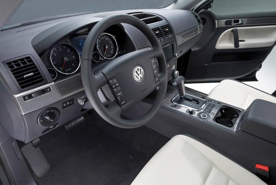  Volkswagen Touareg V6 TDI Lux Limited 2009 года  (фото 2 из 4)